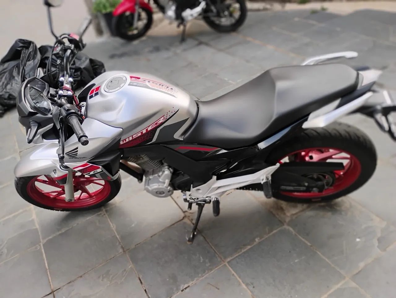 Vende -Se CB Twiste