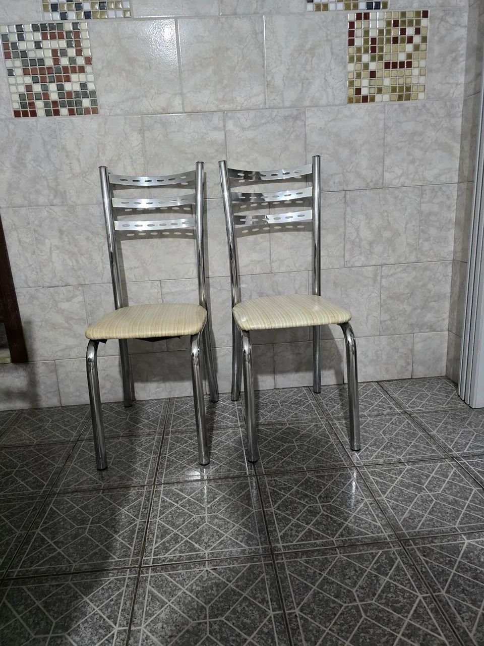 Cadeira de metal