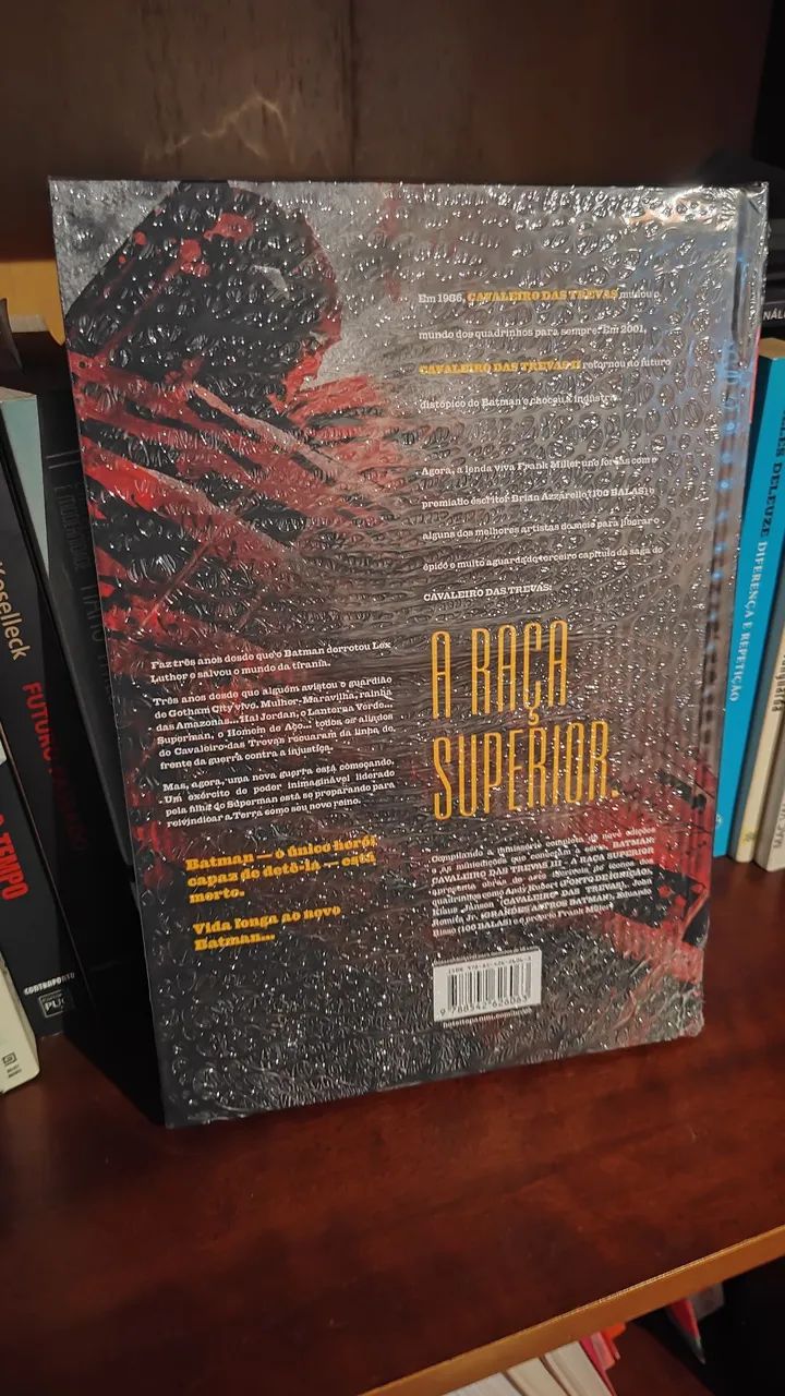 HQ Batman - Cavaleiro das Trevas 3: A Raça Superior - Frank Miller - Panini (Lacrado) - Foto 2