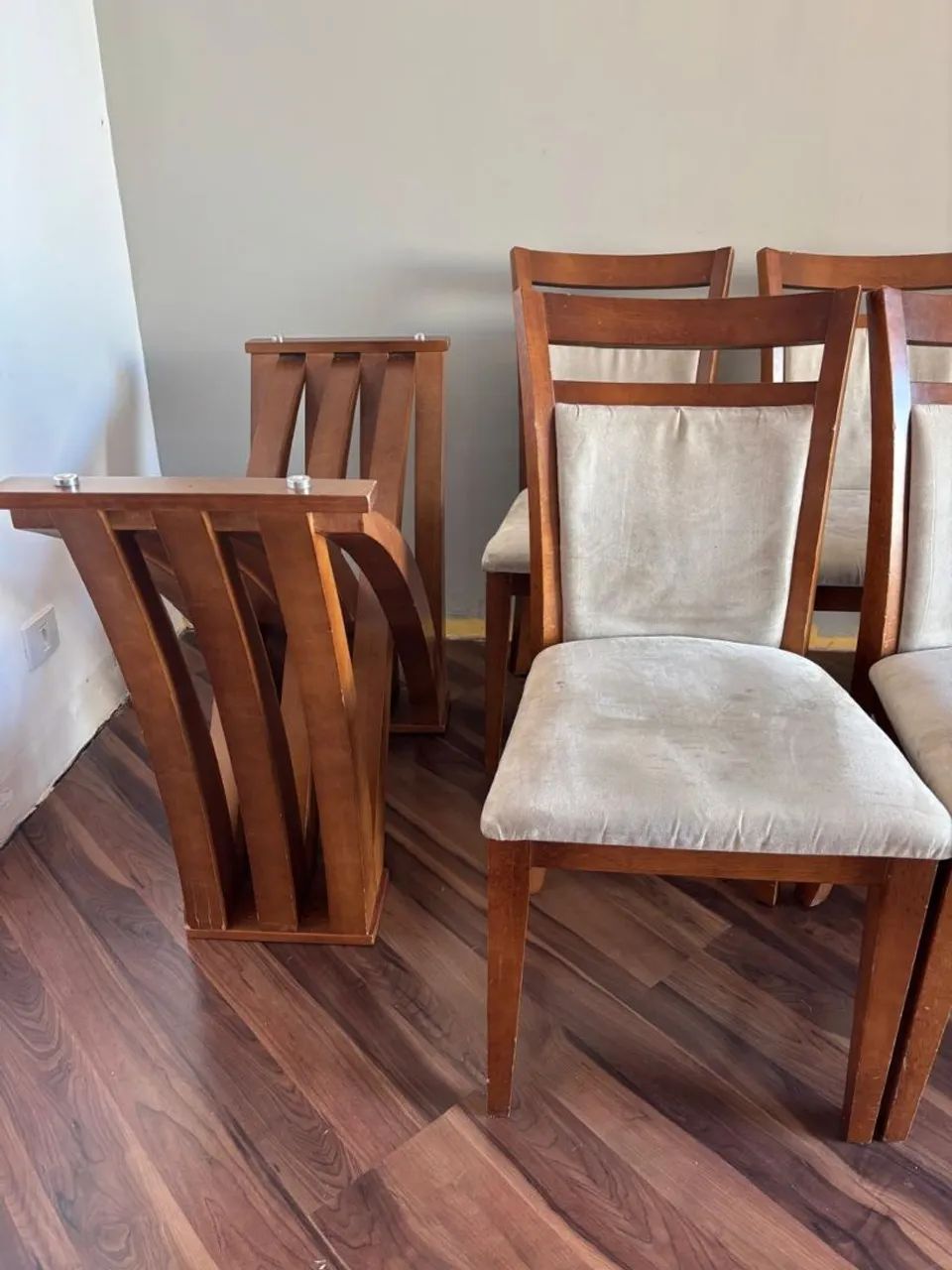 8 Cadeiras de Madeira Maciça + Base da Mesa GRÁTIS - Foto 3
