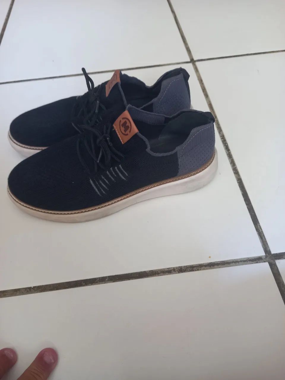 2 pares de tênis por 50 - Foto 3