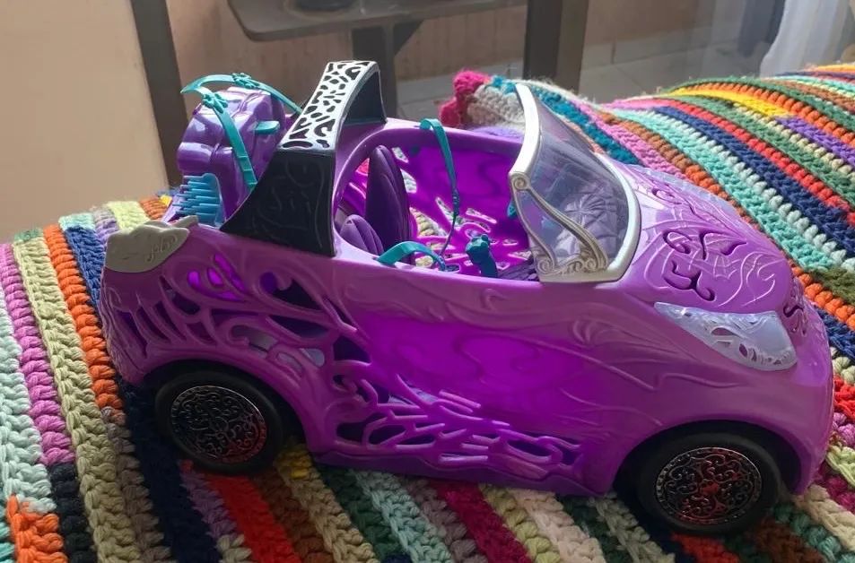Carro roxo da Monster High