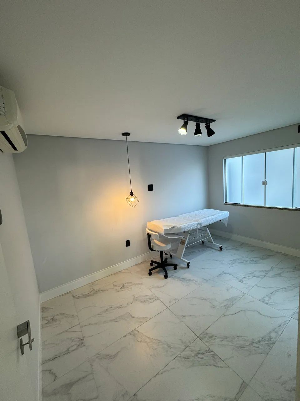 Sala comercial para locação no bairro fazenda