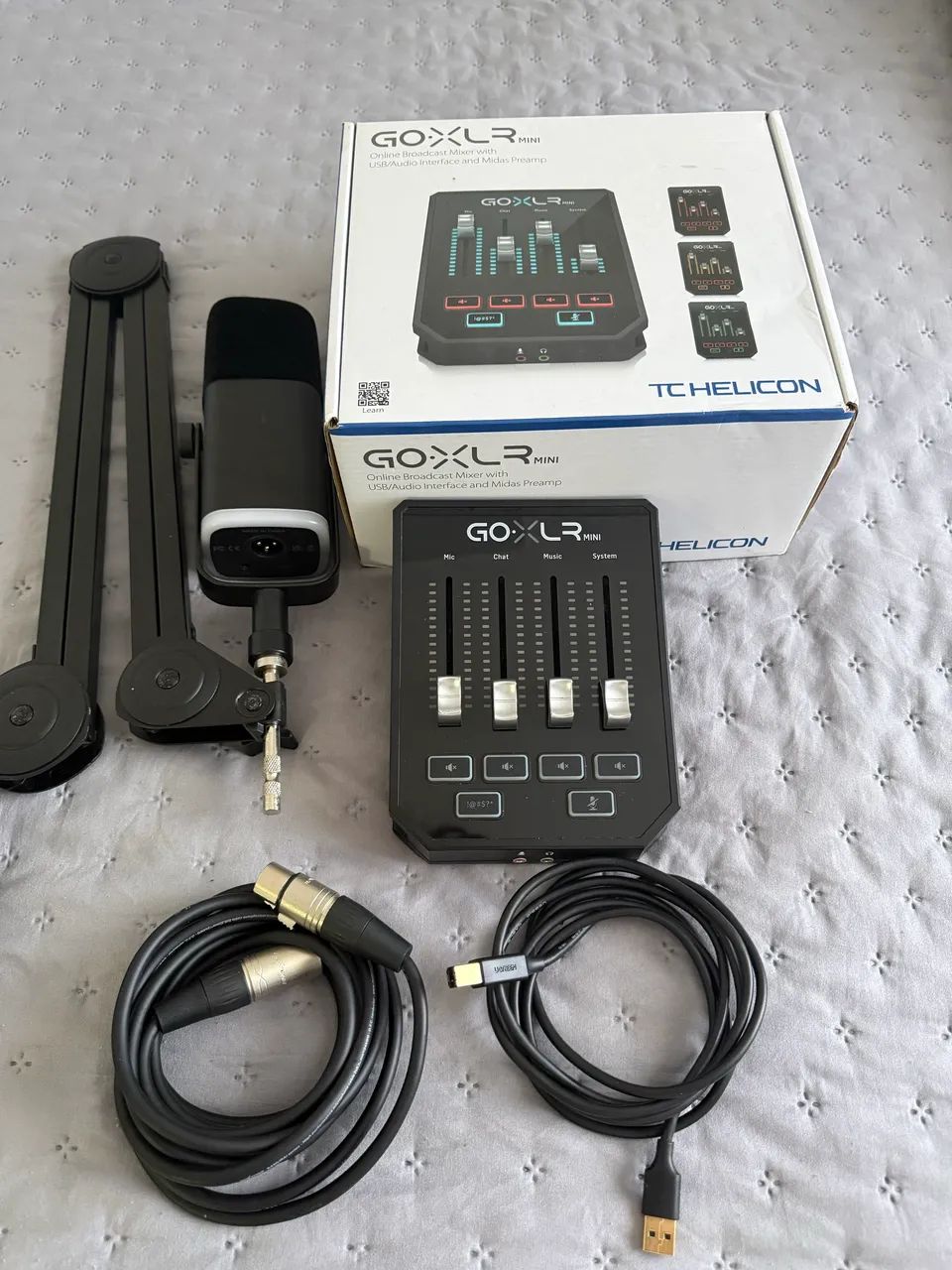 Mesa de Som GOXLR Mini + Microfone Fifine AM8 - Foto 2