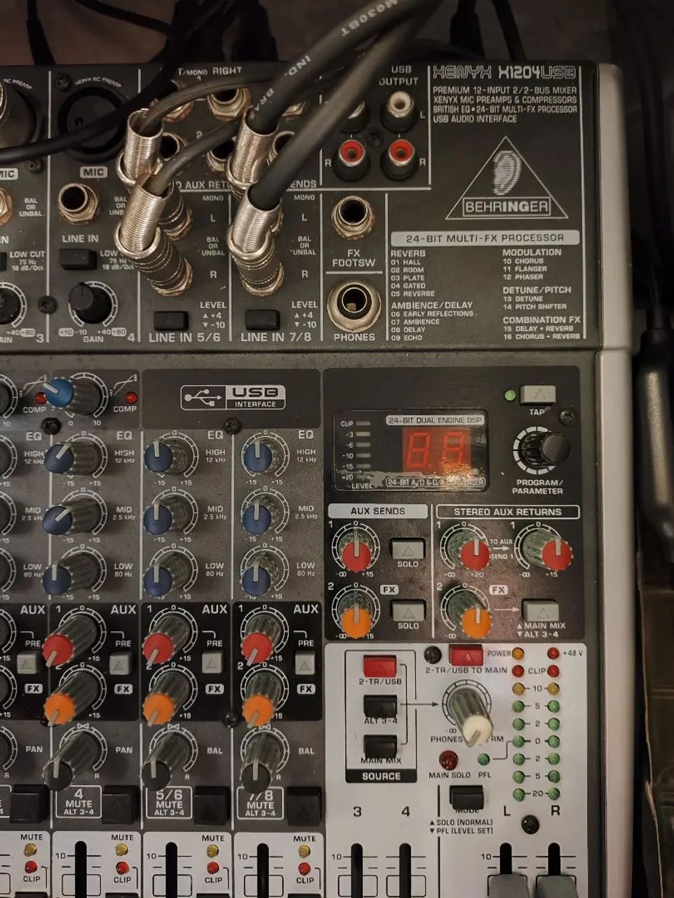 Mesa de Som Behringer Xenyx X1204USB com Efeitos - Foto 3