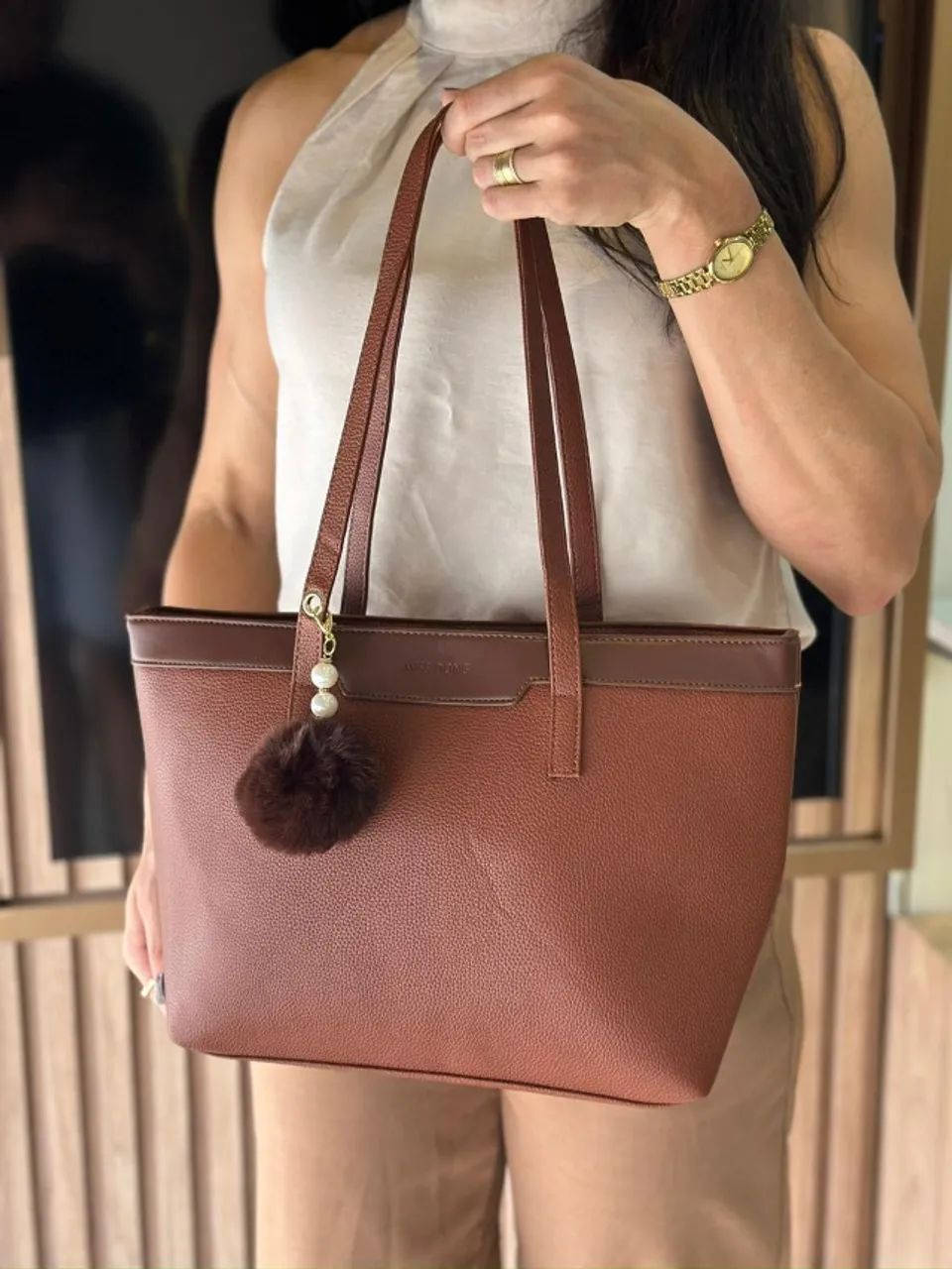 Bolsa Lolla Feminina Grande Chaveiro Pompom - Foto 4