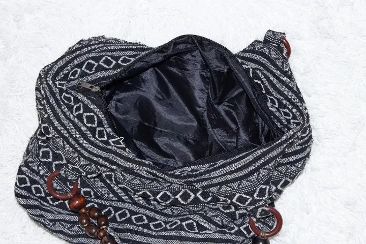 Bolsa grande tecido geométrica e miçangas - Foto 5