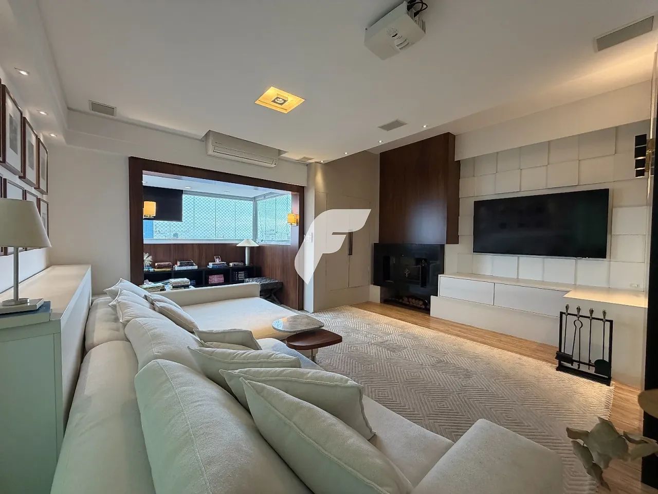 APARTAMENTO COBERTURA 2 DORMITÓRIOS - CENTRO - FLORIANÓPOLIS