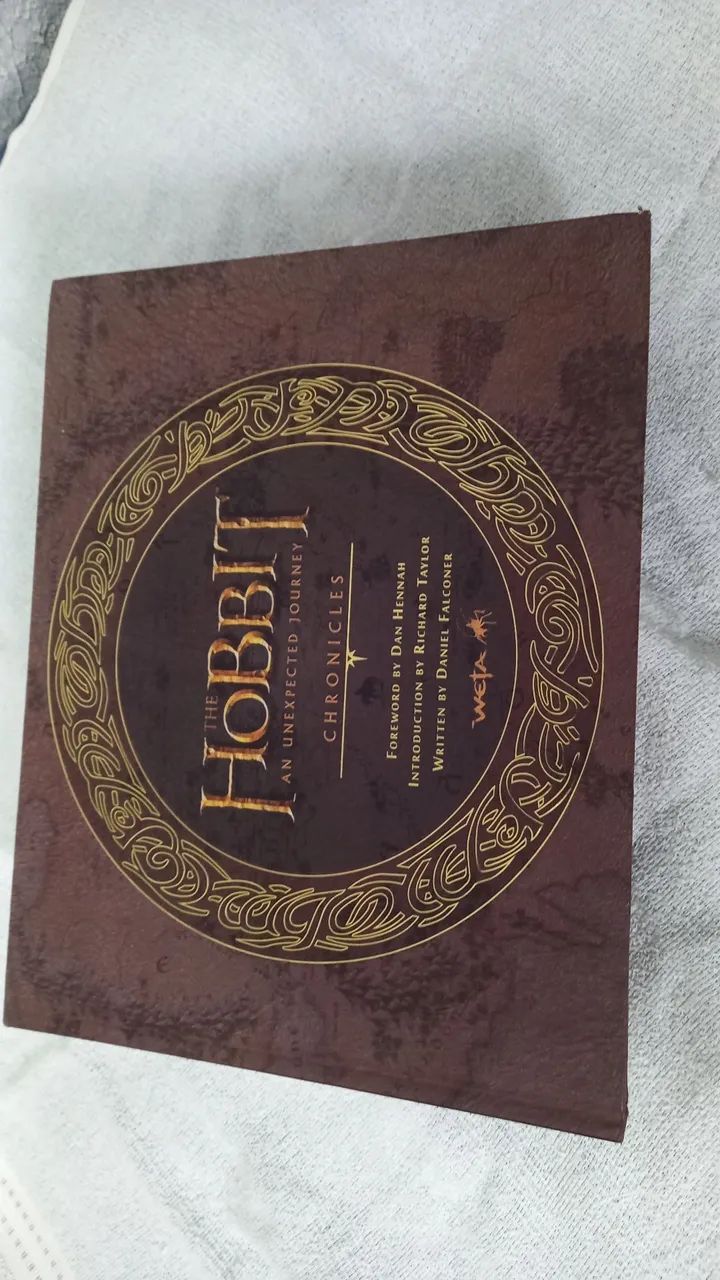 Livro  o Hobbit  chronicles art e desing 