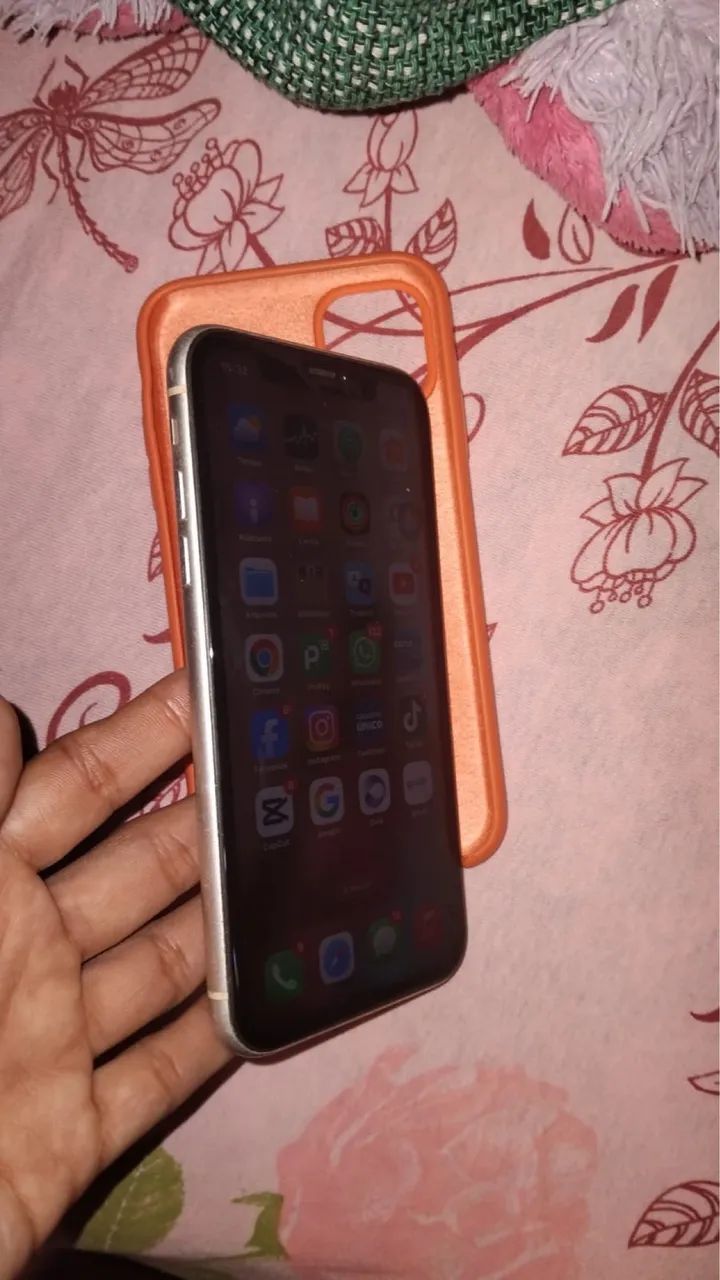 iPhone 11 vendo ou troco com volta  - Foto 2