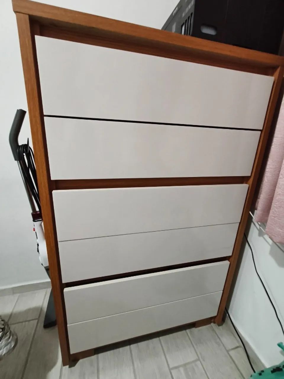 Cômoda Unno 79cm 6 Gavetas com Pés Plástico
