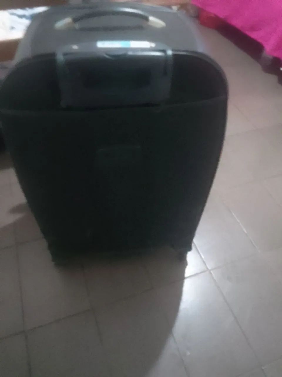 Vendo mala de viagem grande sem nova - Foto 4