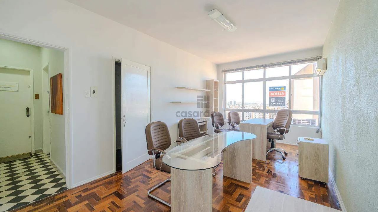 Sala comercial mobiliada no Centro de Pelotas (31m²) | Aluguel R$ 900