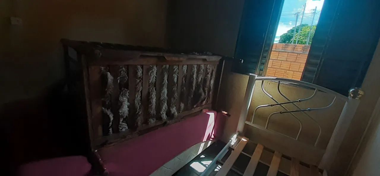 VENDO BERÇO DE MADEIRA COM COLCHÃO 