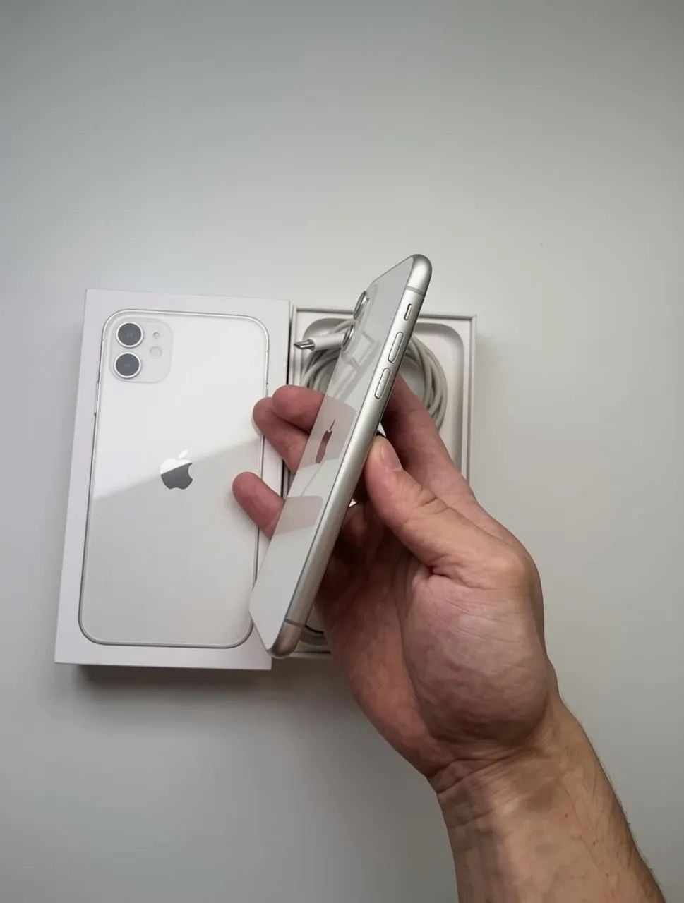 iPhone 11 branco - 256gb - 8 capinhas - Foto 4