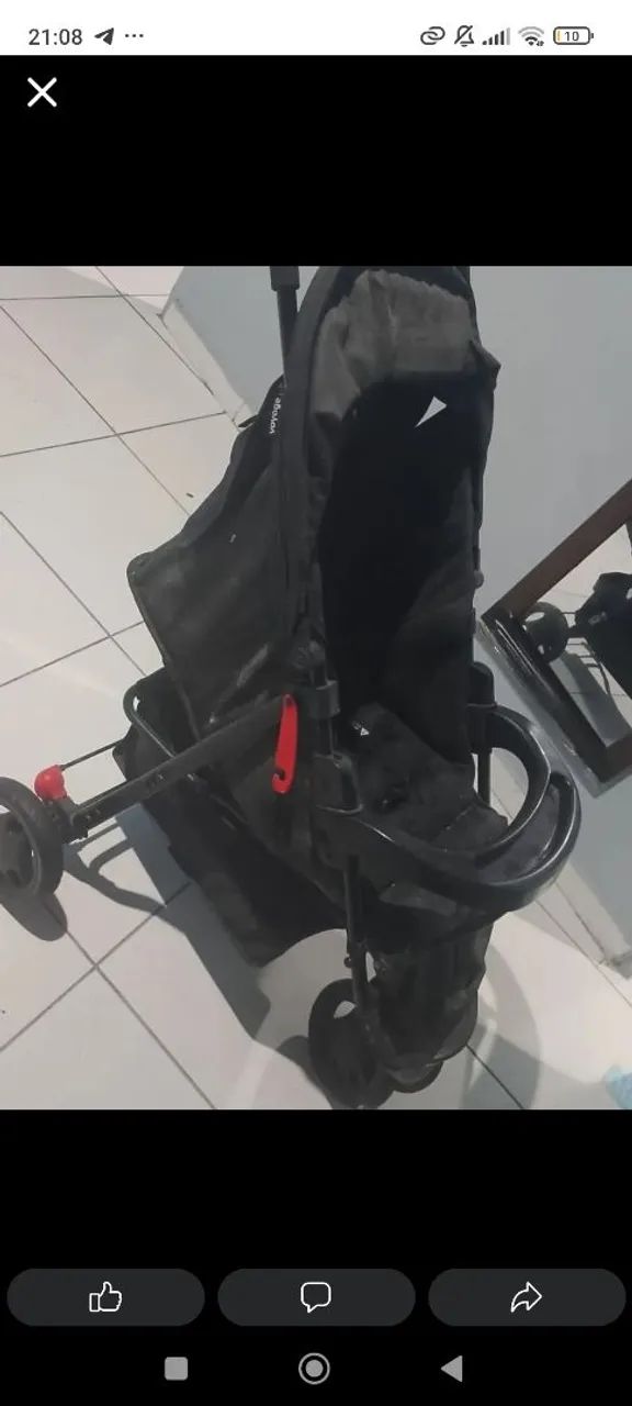 Carrinho de bebê e fralda 