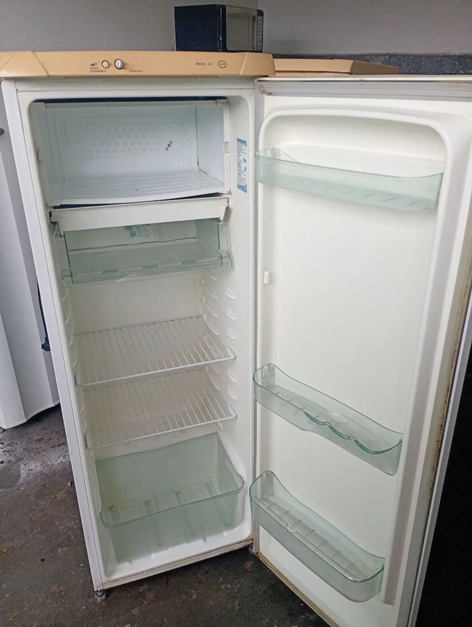 Geladeira Eletrolux gelo seco 110 vts  - Foto 4
