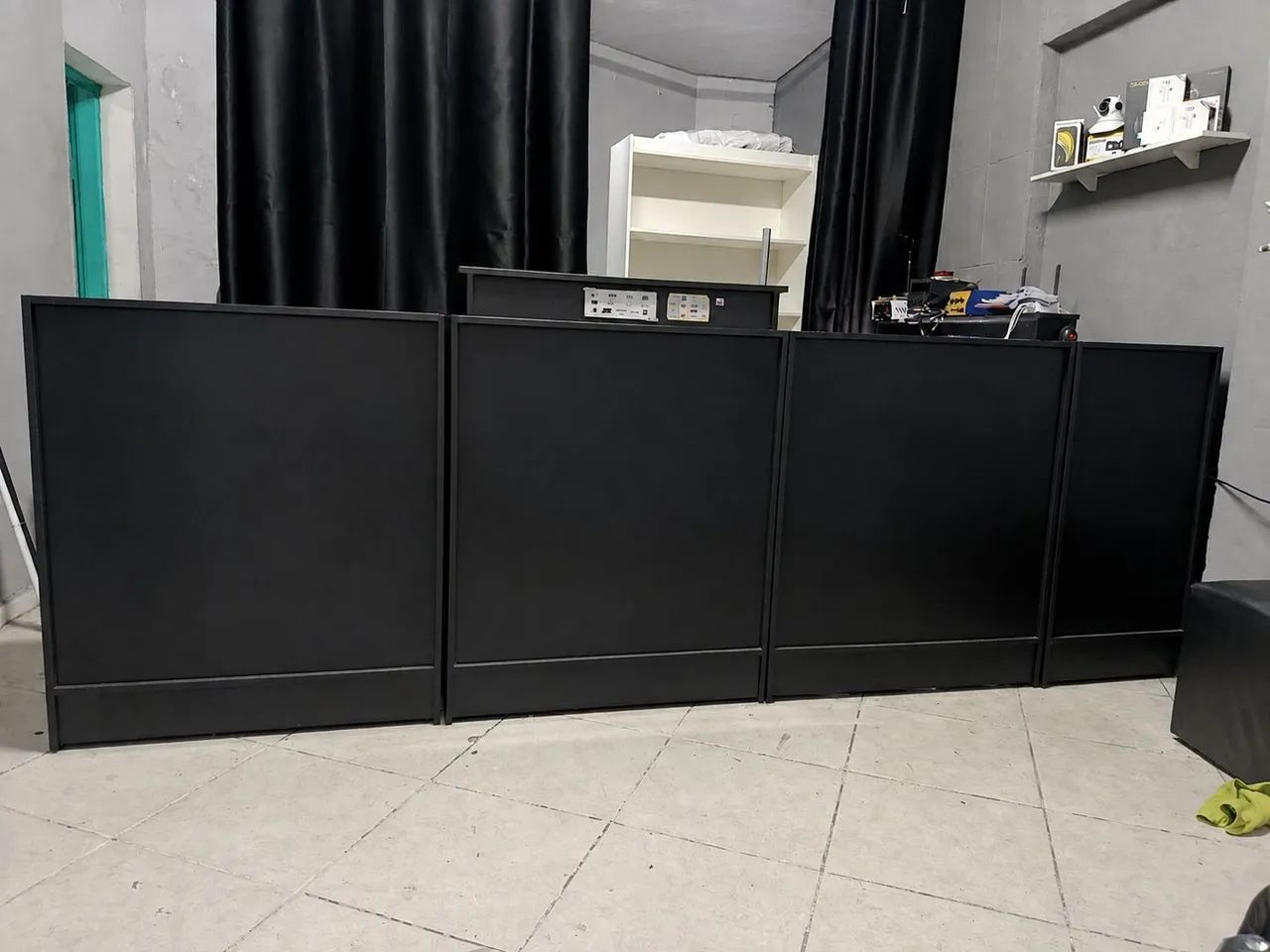 Balcão Kit loja (balcão, armário e painel )
