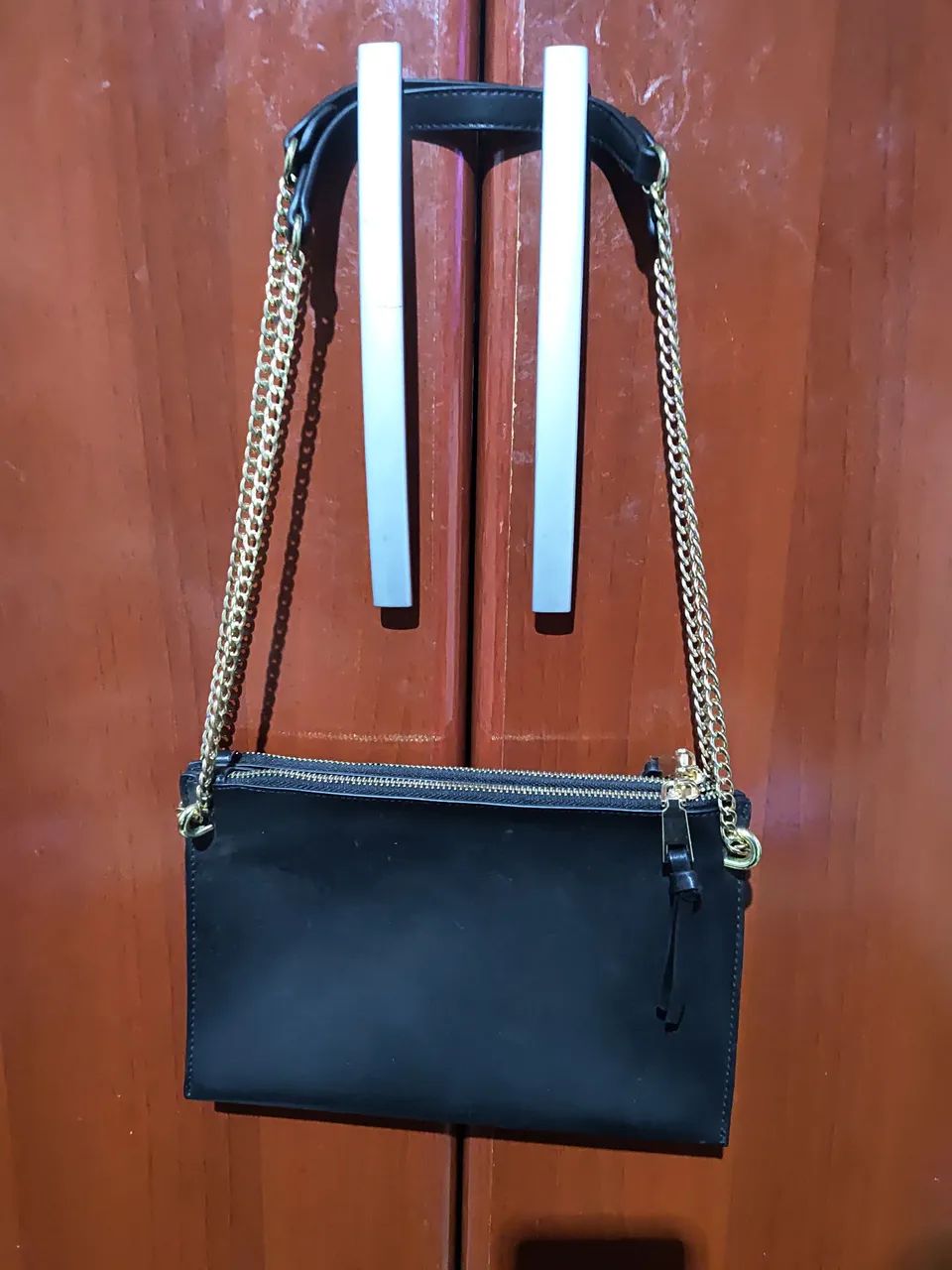 Bolsa Forever 21 Preta com Corrente Dourada - Excelente Estado - Foto 5