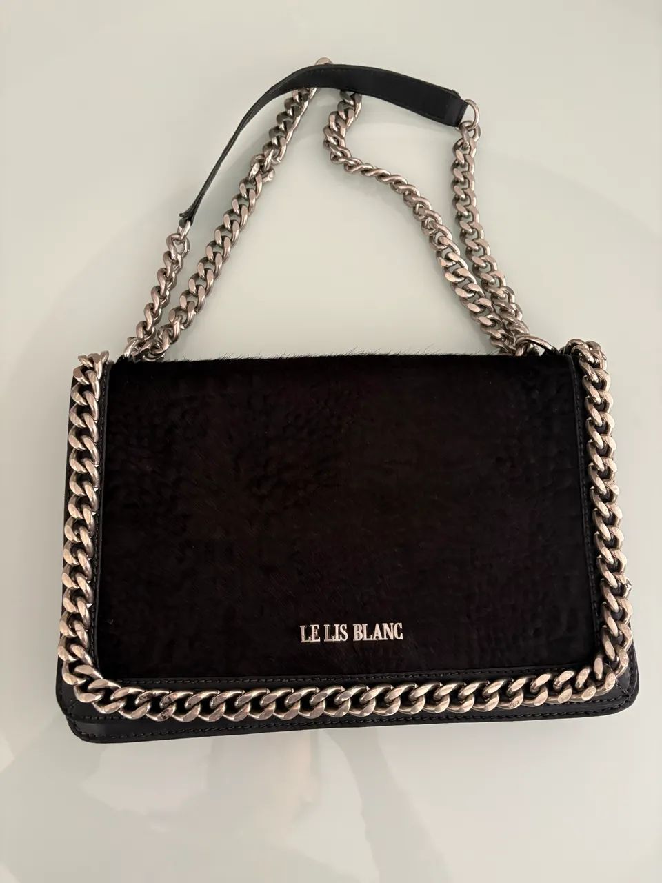 Bolsa Lelis Blanc de couro legítimo e pelo preta 