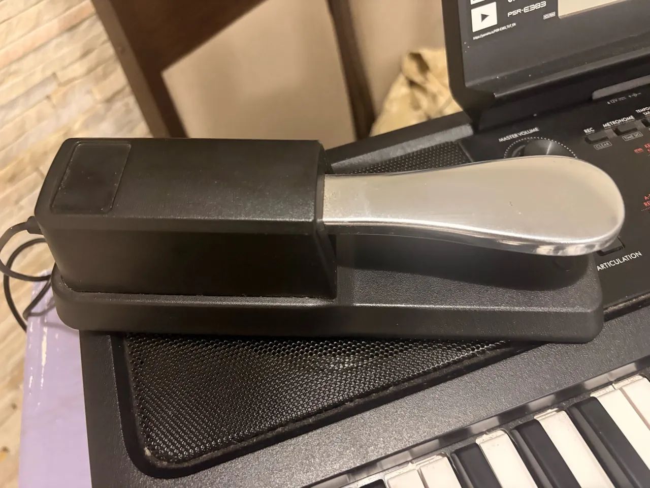 Teclado YAMAHA PSR-E383 - Foto 2