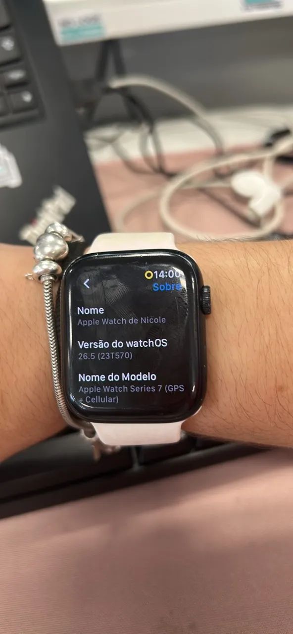 ? Apple Watch Series 7 GPS + Cellular - R$ 800