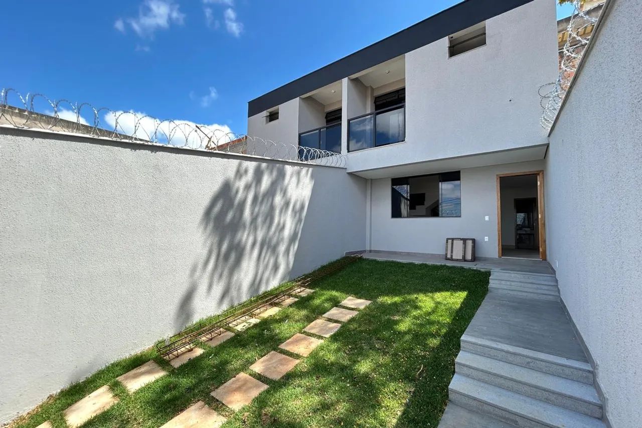 Casa à Venda - Cabral, 2 Quartos, 100 m2