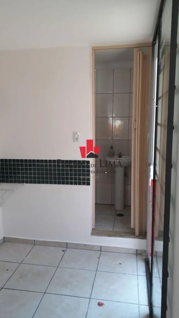 Casa Comercial com sala, Banheiro e Lavanderia e 4 Vagas na Penha - Foto 2