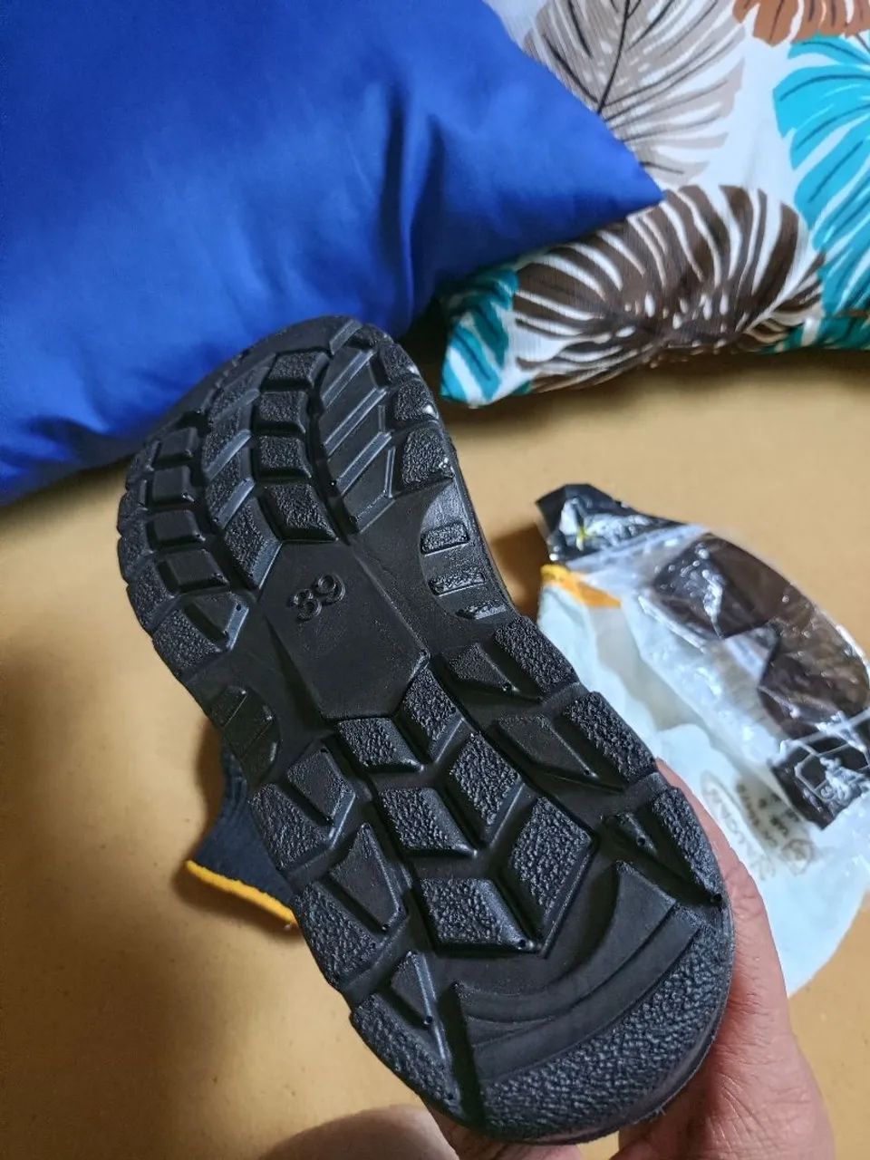 Bota de couro solado de borracha  - Foto 2