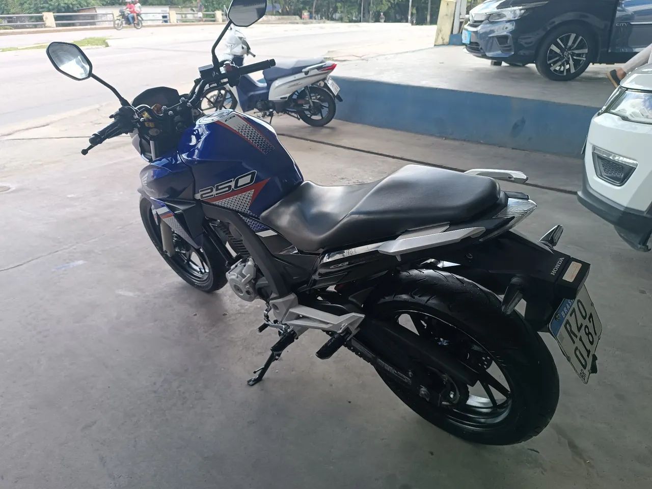 CB 250 TWISTER  - Foto 3