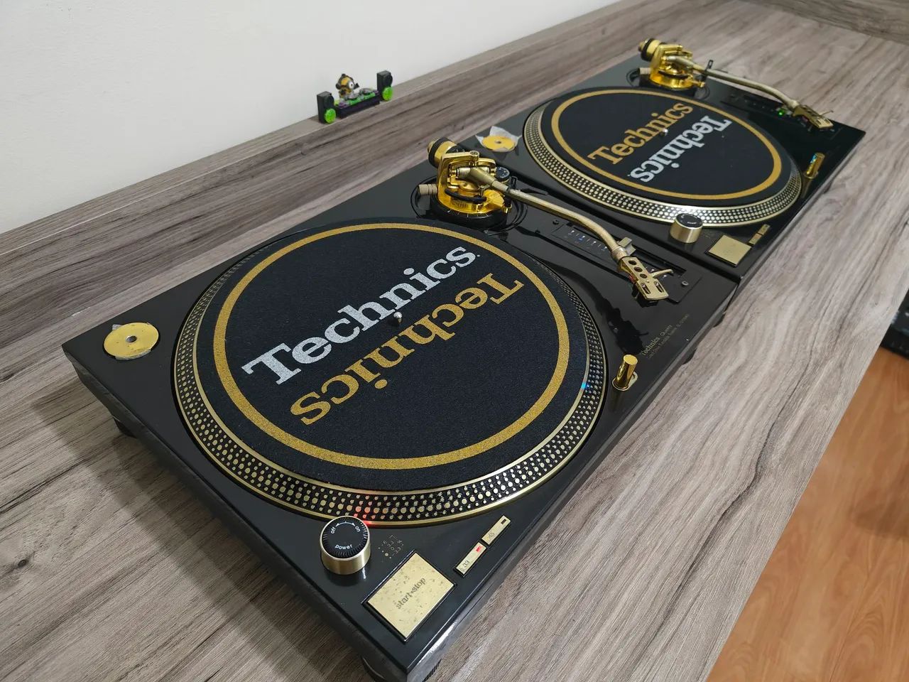 Par Technics SL1200 MK2 Gold 