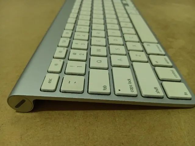 Teclado Apple Wireless A1314 ( Usado) tecla Delete nao funciona - Foto 3