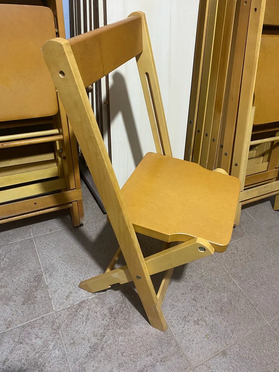 Mesa extensível com 24 cadeiras - Foto 4