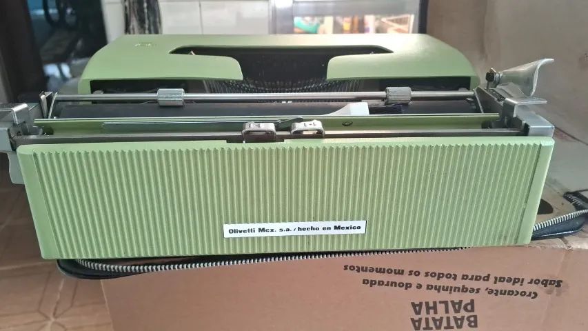 Maquina Escrever Olivetti Lettera 32 -usada-raridade 1960 (Usado) - Foto 4
