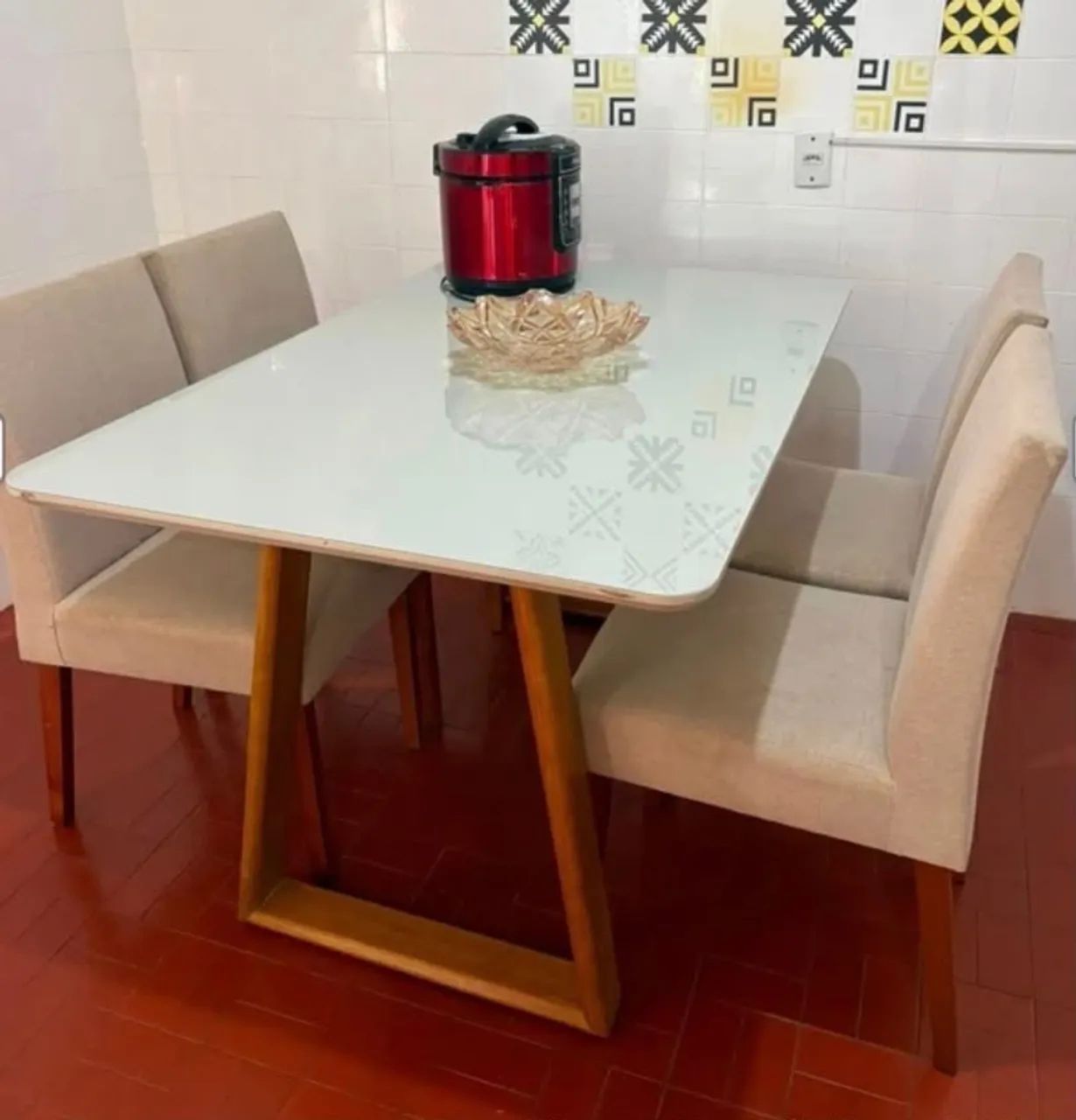 MESA COM 4 CADEIRAS 1,40 x 0,90 m