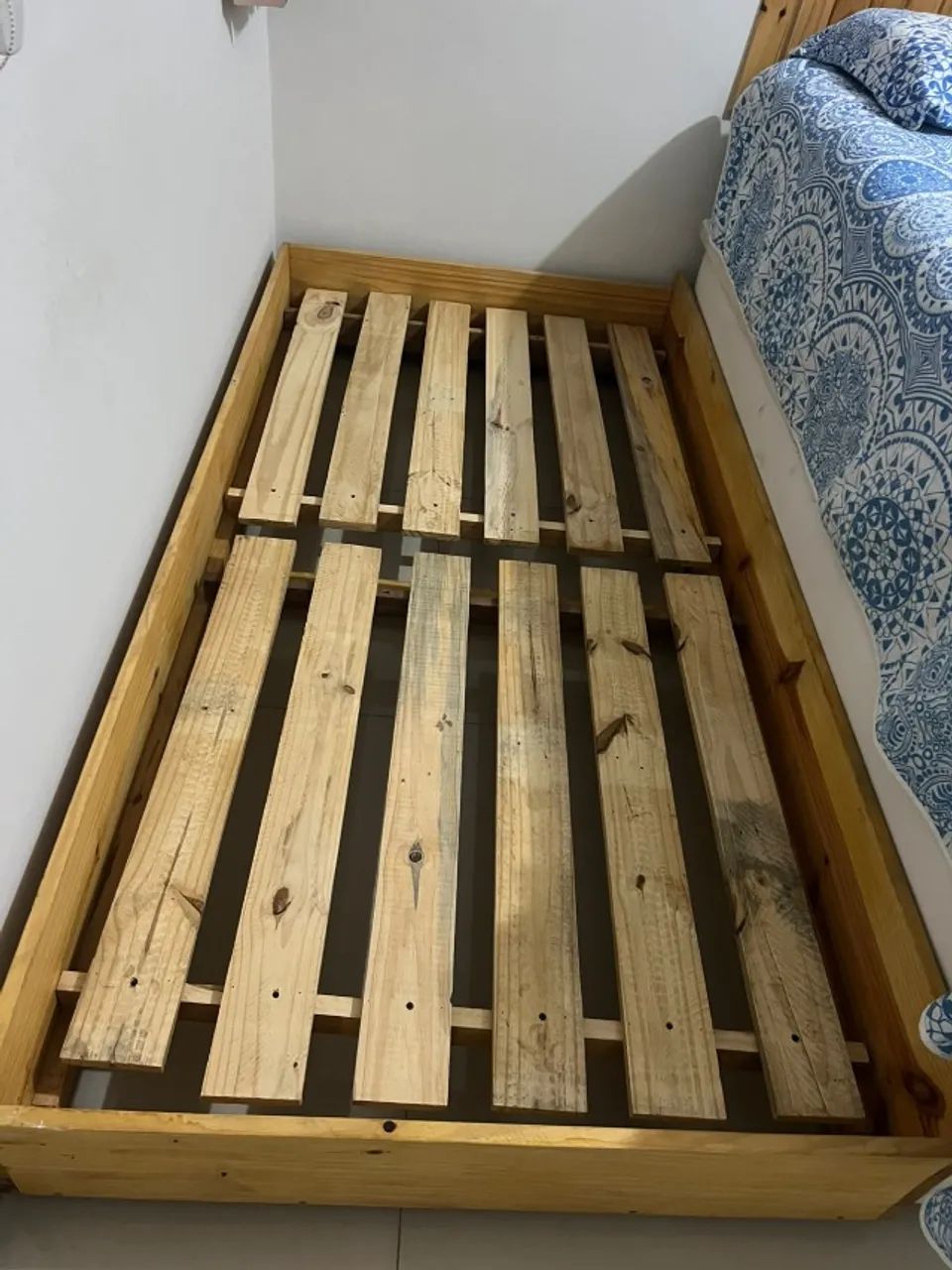 Cama de paletes com colchão - Foto 3