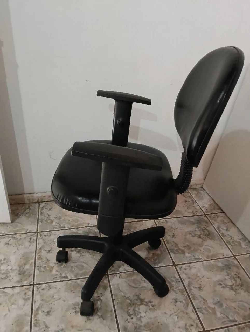 Cadeira de escritório preta - Foto 2
