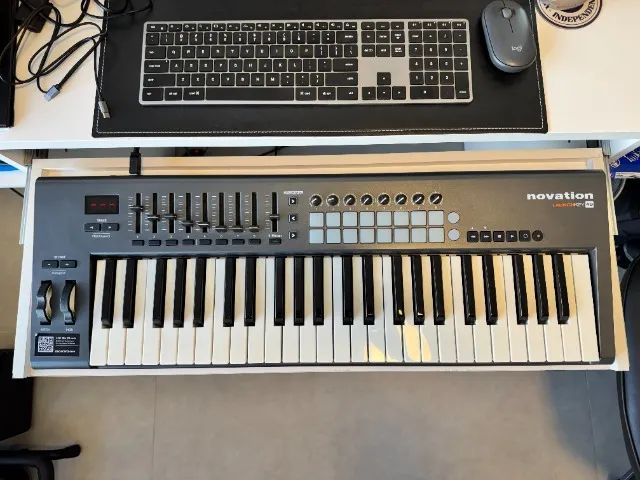 Controladora Novation Launchkey 49 MK2 - Foto 2