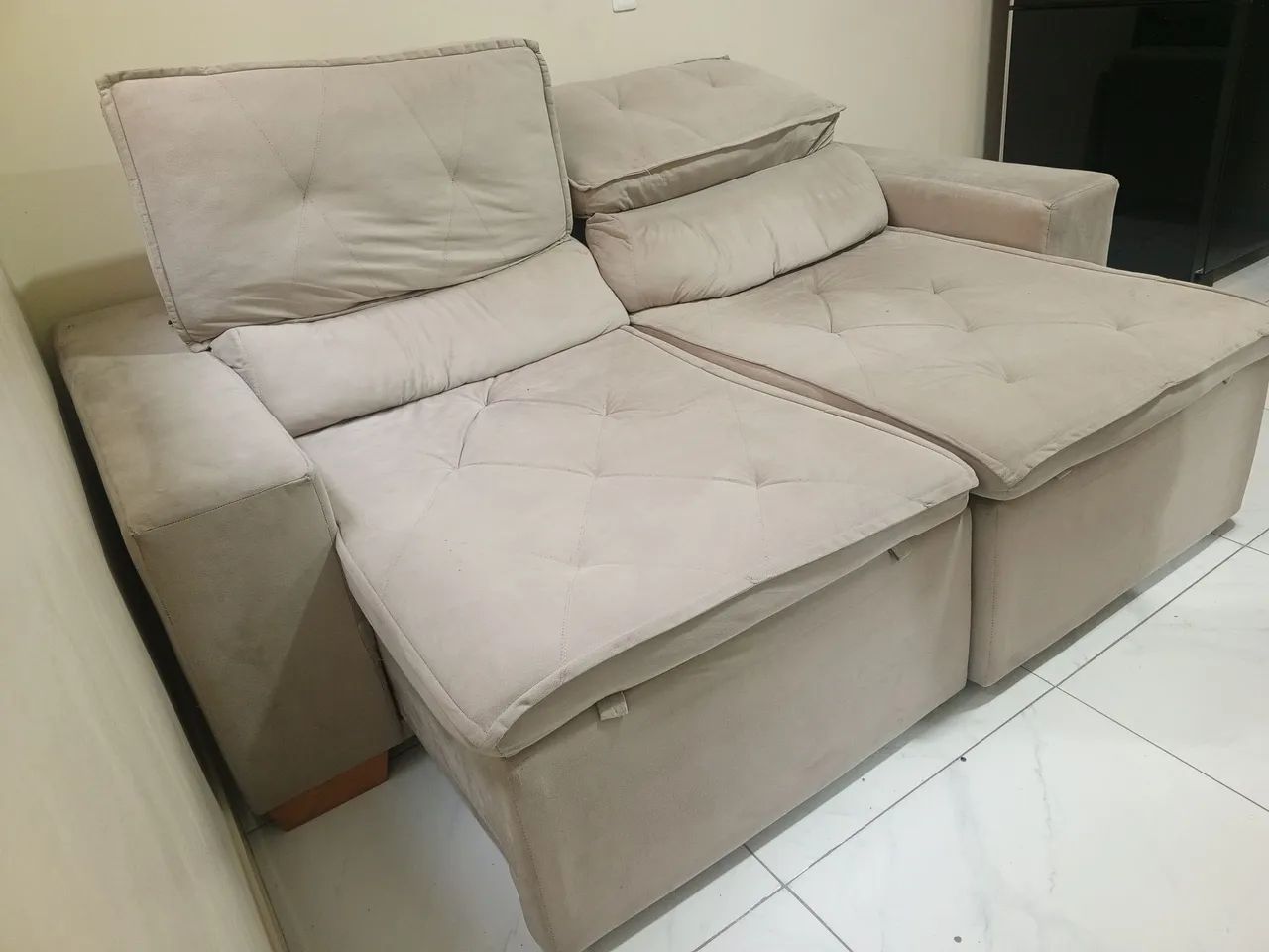 Sofá retrátil e reclinável bege - Foto 3