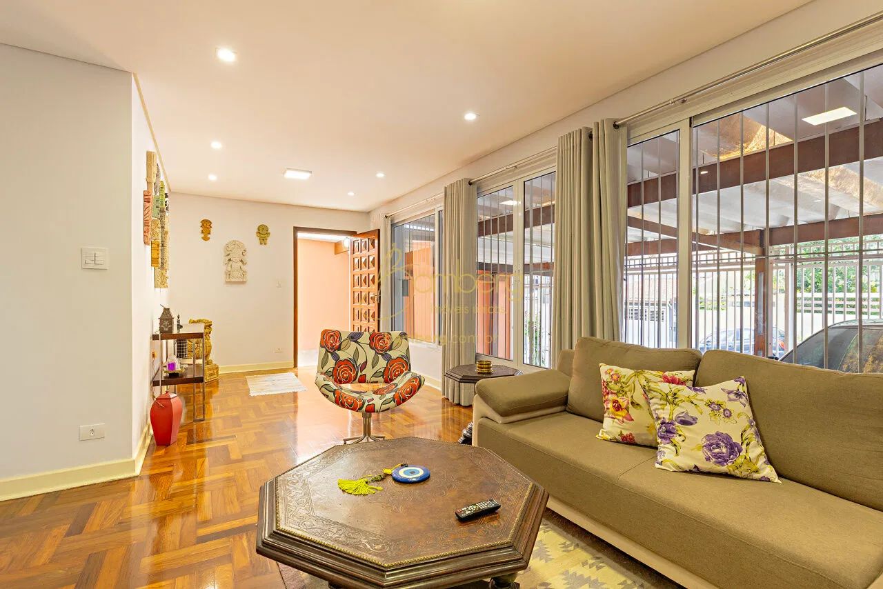 Casa térrea com ambientes amplos totalmente reformada. - Foto 5