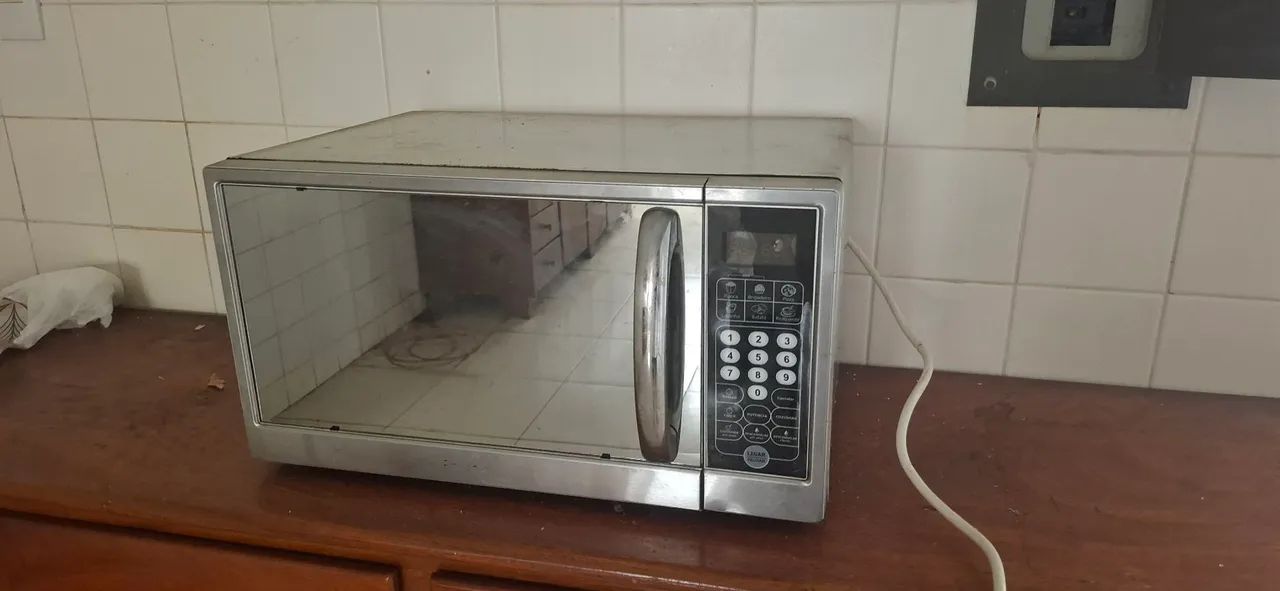 Micro-ondas grande com defeito 