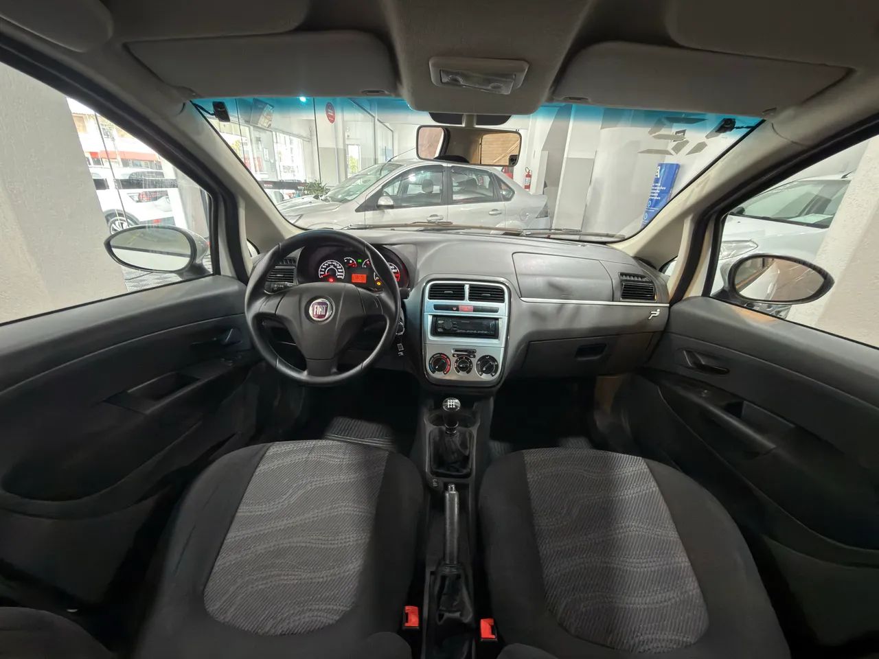 Fiat Punto Attractive 1.4 Fire Flex 8V 5P 2012 - Foto 4