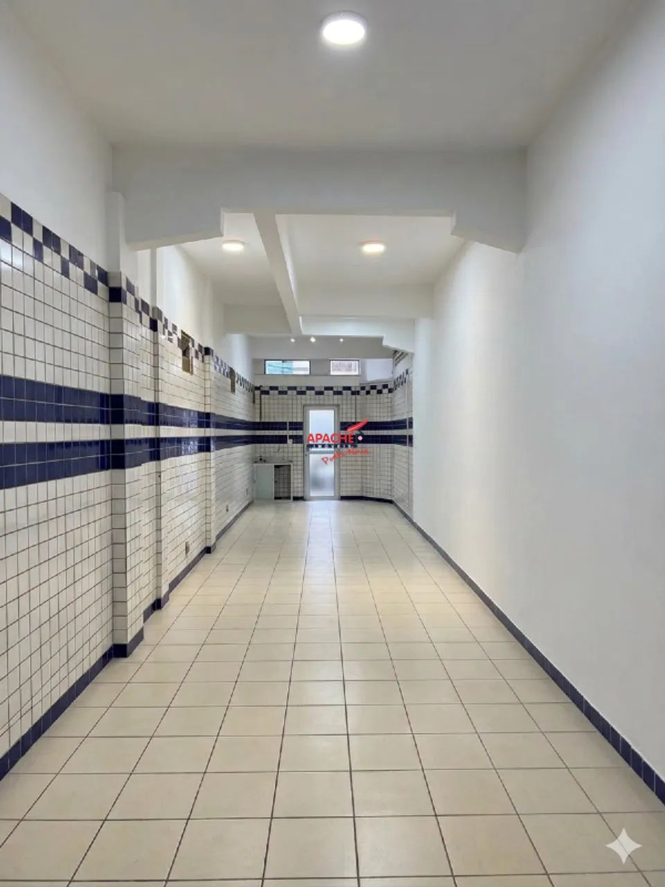 Loja Comercial para Alugar em Ponte Nova, Esplanada - 23,5 m² - Foto 2