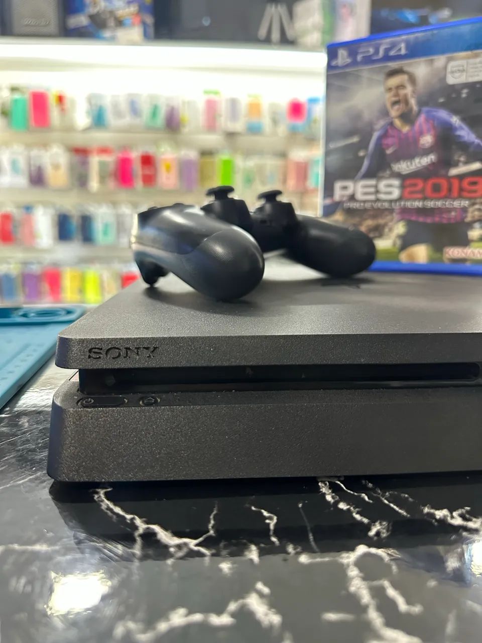 PlayStation 4 - com 2 controles - Foto 2