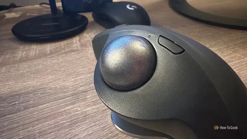 Mouse Ergonômico Logitech Ergo Trackball Bluetooth e USB (wireless) - Foto 4