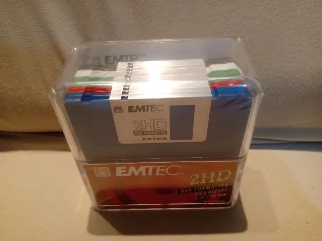 Caixa com 10 disquetes Emtec Lacrada  - Foto 3