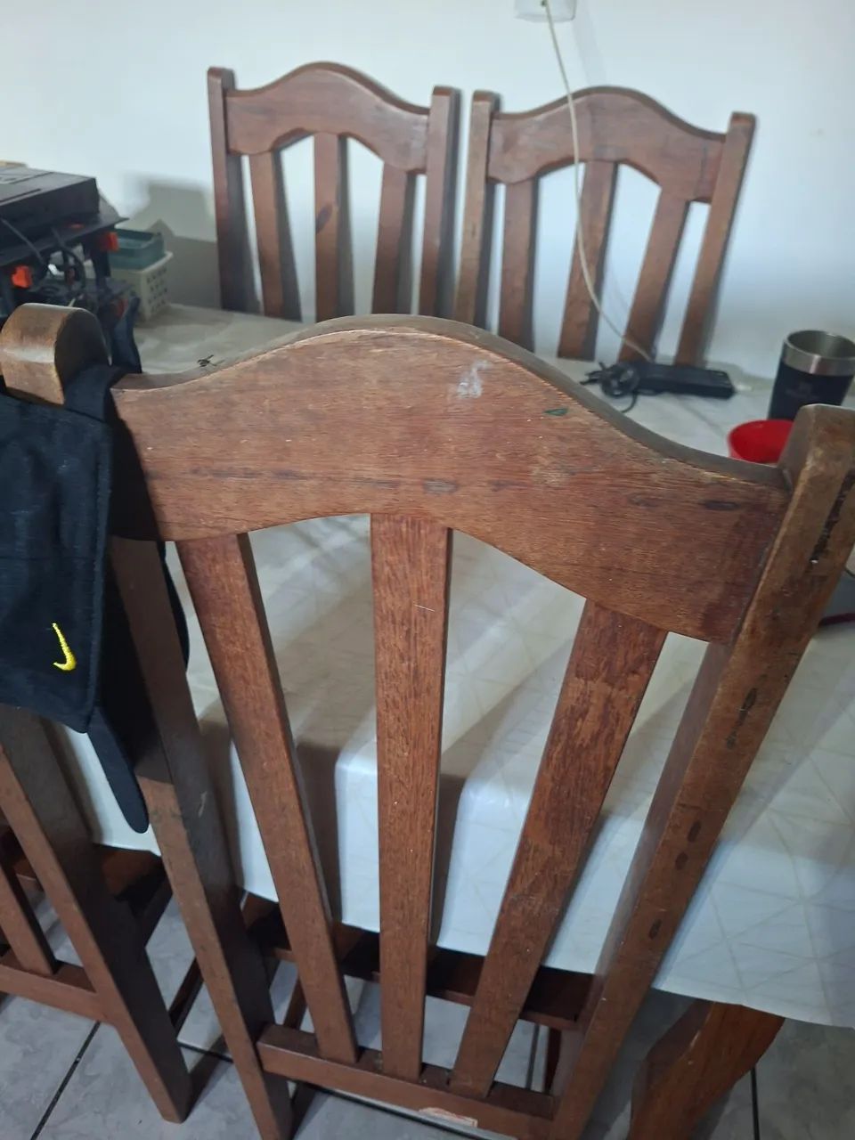 Mesa madeira de lei, com 4 cadeiras pra cozinha, etc - Foto 3