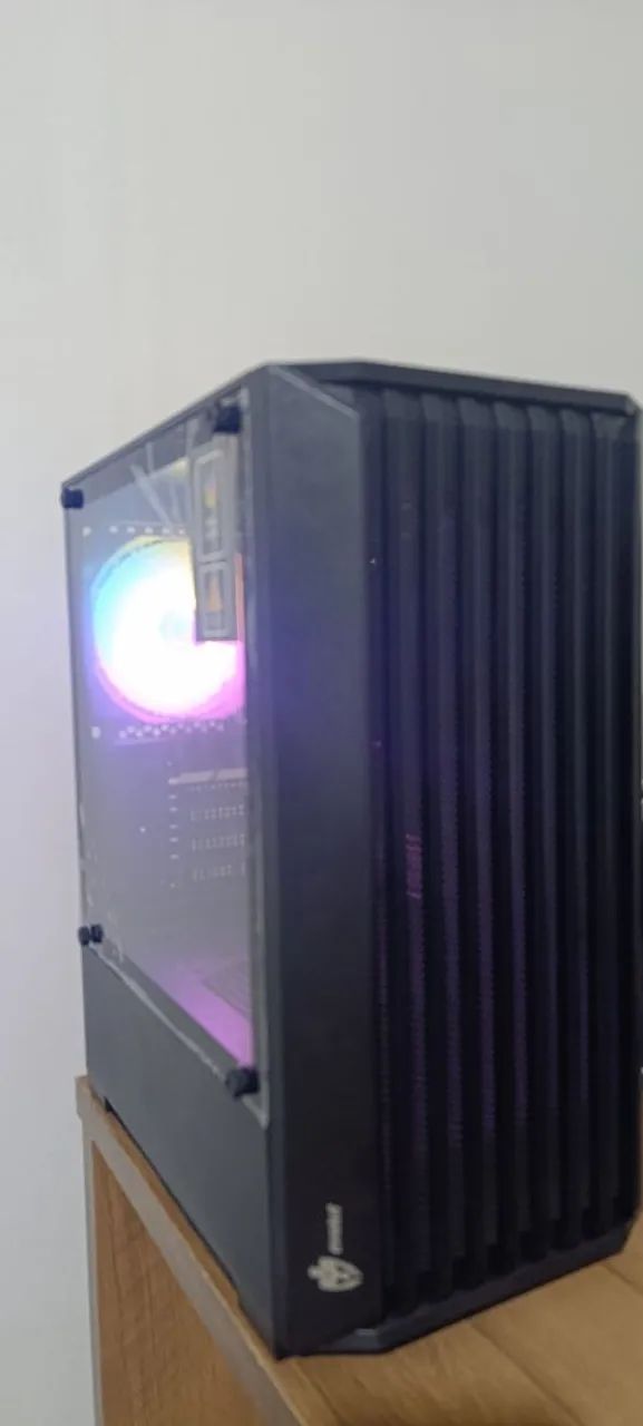 CPU Ryzen, 8 Gigas Memória, SSD 120 + HD 500 Gigas,