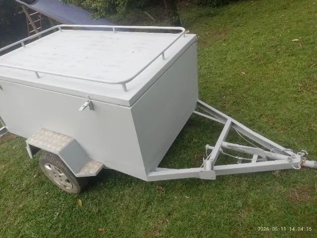 Carretinha Baú fechada, suspensão e pneus novos. - Foto 3