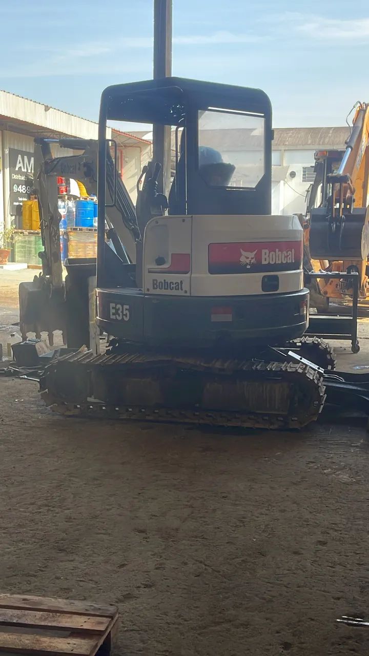 Mini escavadeira Bobcat E35 - Foto 2